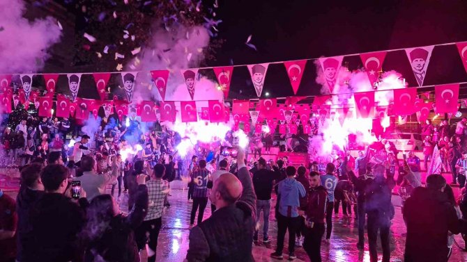 Karabük’te Trabzonlular Sokağa Döküldü