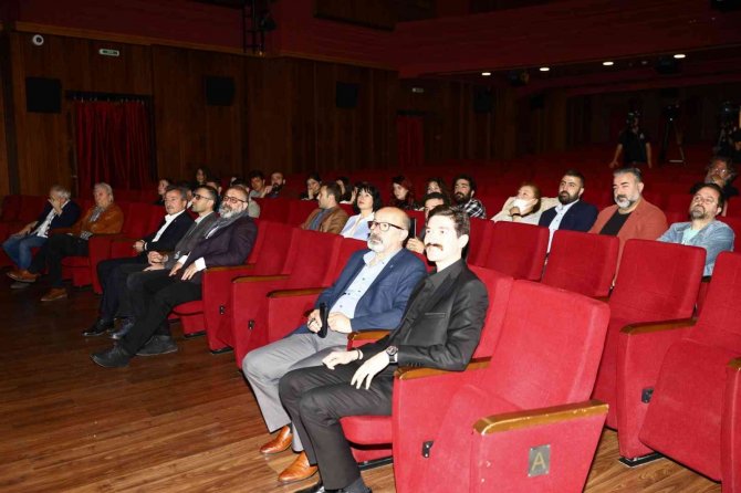 Alın Teri Sahne Tozuna Karışıyor