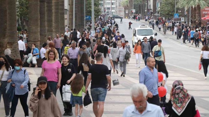 Denizli’de Bayram Alışverişini Son Güne Bırakanlar Yoğunluk Oluşturdu
