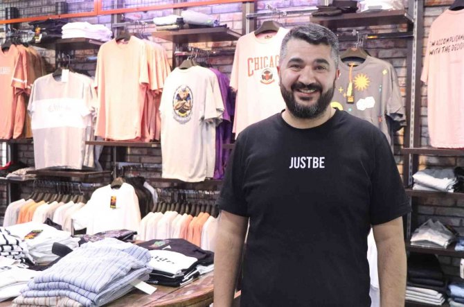 Denizli’de Bayram Alışverişini Son Güne Bırakanlar Yoğunluk Oluşturdu