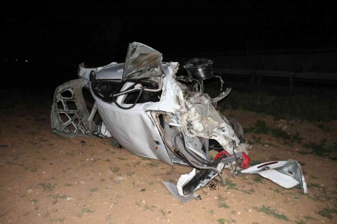 Takla Atan Otomobilden Dışarı Fırlayan 2 Kişi Hayatını Kaybetti