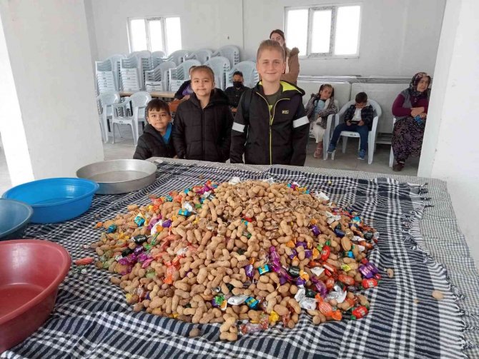 Numanoluk Sakinleri ’Adak Arefeliği’ Geleneğini Devam Ettiriyor