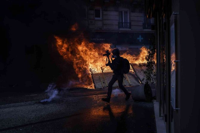 Paris’teki Olaylı 1 Mayıs Kutlamalarında 54 Kişi Gözaltına Alındı
