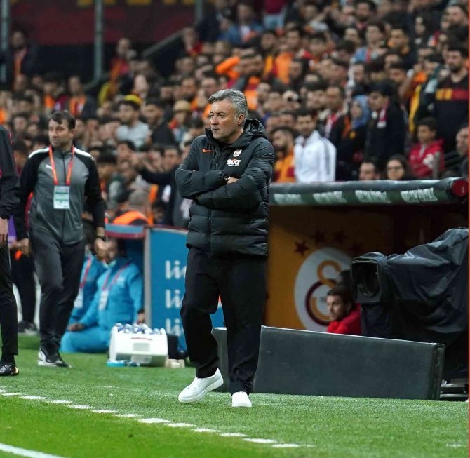 Galatasaray Taraftarından Yönetime Tepki