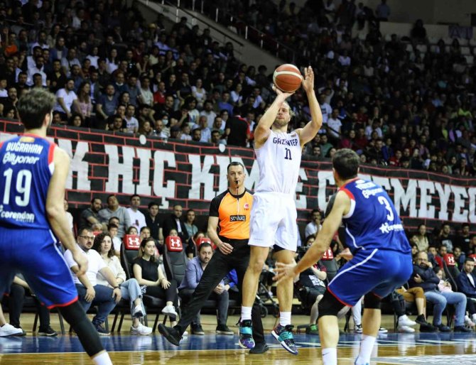 İ̇ng Basketbol Süper Ligi: Gaziantep Basketbol: 78 - Anadolu Efes: 69