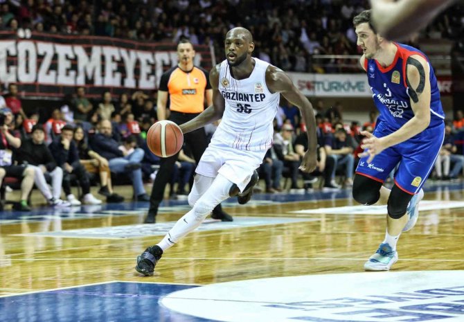 İ̇ng Basketbol Süper Ligi: Gaziantep Basketbol: 78 - Anadolu Efes: 69