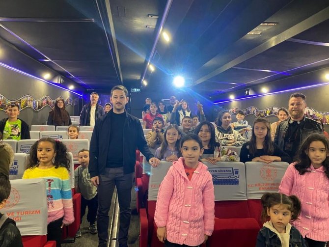 Gezen Sinema Tırı Altıntaş’ta Çocuklarla Buluştu