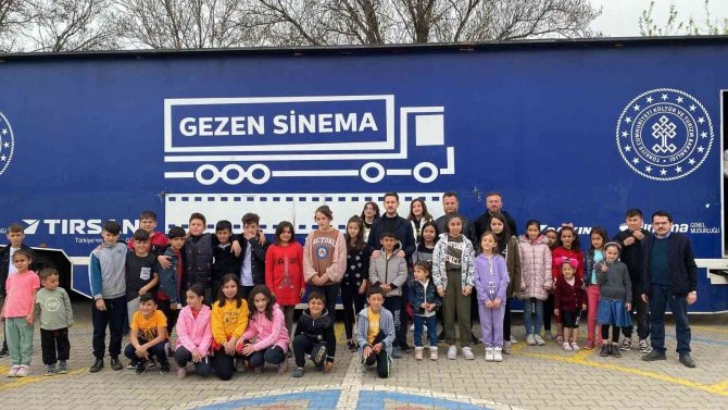 Gezen Sinema Tırı Altıntaş’ta Çocuklarla Buluştu