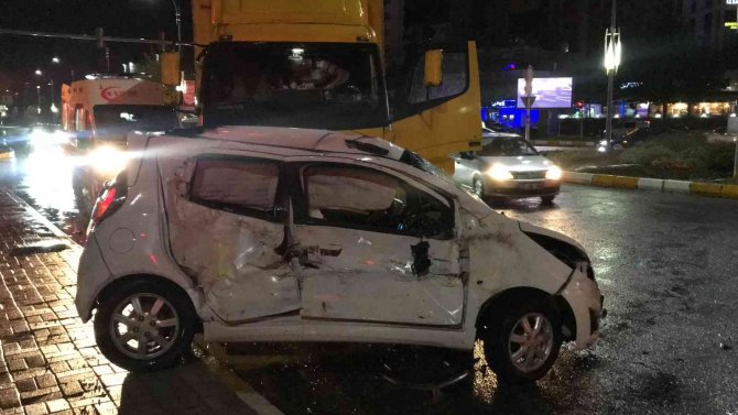 Elazığ’da Kamyon İle Otomobil Çarpıştı: 1 Yaralı