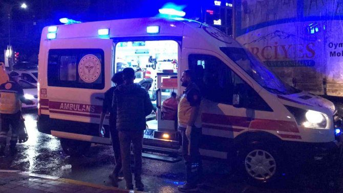 Elazığ’da Kamyon İle Otomobil Çarpıştı: 1 Yaralı