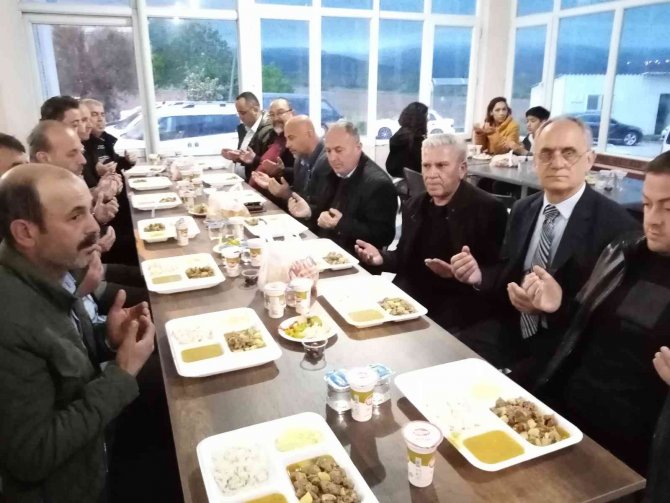 Bandırma Belediye Başkanı İftarda Kırsal Mahalle Halkıyla Buluştu
