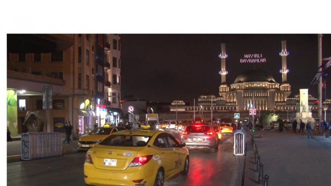 1 Mayıs Tedbirleri Kapsamında Kapatılan Taksim Meydanı Tekrar Açıldı