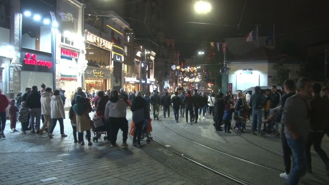 1 Mayıs Tedbirleri Kapsamında Kapatılan Taksim Meydanı Tekrar Açıldı