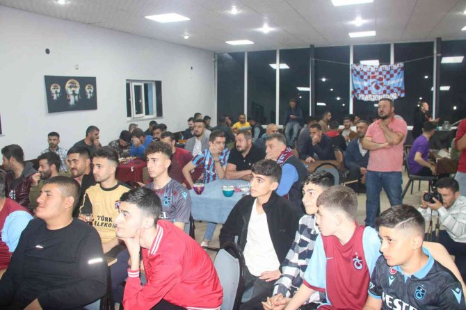 Diyarbakır’da 160 Haneli Köyde Trabzonspor’un Şampiyonluğu Kutlandı