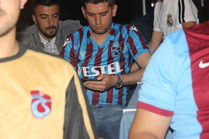 Diyarbakır’da 160 Haneli Köyde Trabzonspor’un Şampiyonluğu Kutlandı