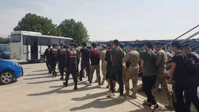 İ̇zmir’de Deaş Operasyonu: 10 Gözaltı
