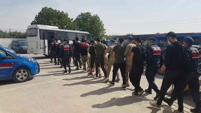 İ̇zmir’de Deaş Operasyonu: 10 Gözaltı