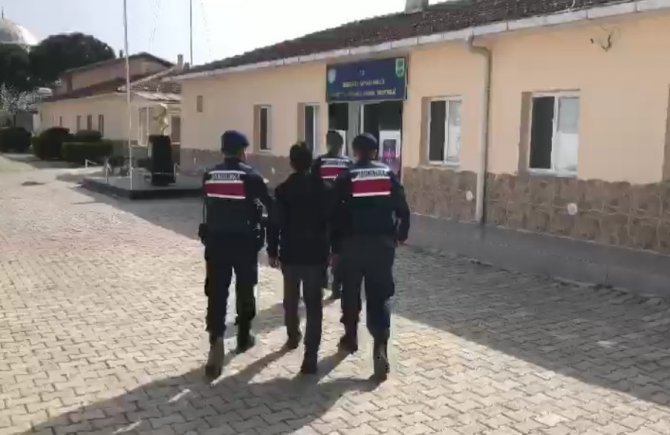 İ̇zmir’de Terör Operasyonu: 13 Gözaltı
