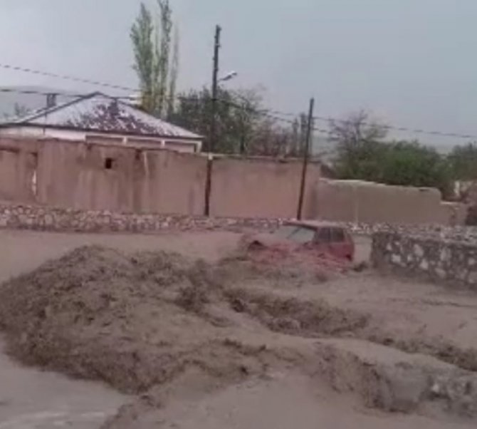 Elbistan’da Sağanak Sele Neden Oldu