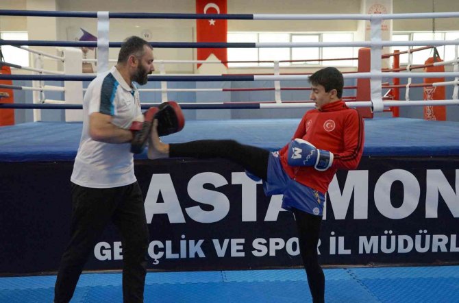Şampiyon Olabilmek İçin Her Gün 90 Kilometre Yol Kat Ediyor