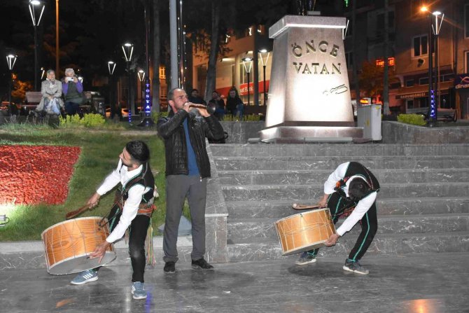 Ramazan Davulcuları Ramazan Ayına Davul Gösterisi İle Veda Etti