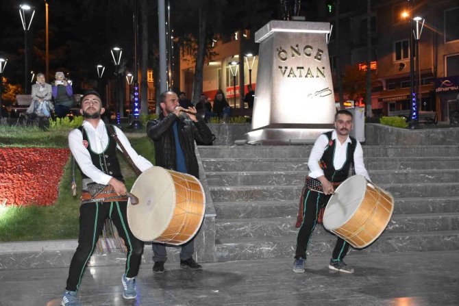 Ramazan Davulcuları Ramazan Ayına Davul Gösterisi İle Veda Etti