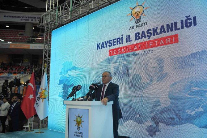 Büyükkılıç, Ak Parti Kayseri İ̇l Başkanlığı Teşkilat İftarında Partililerle Bayramlaştı