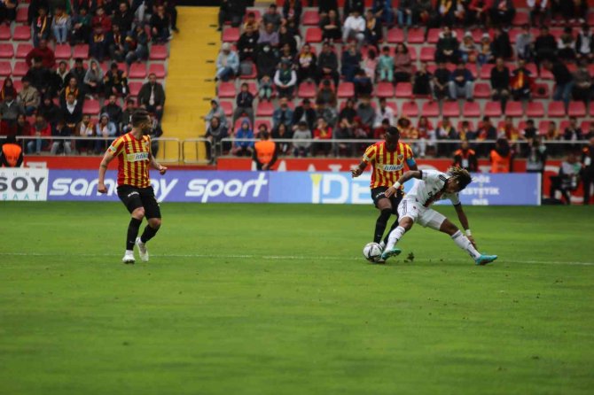 Spor Toto Süper Lig: Kayserispor: 1 - Beşiktaş: 0 (İ̇lk Yarı)