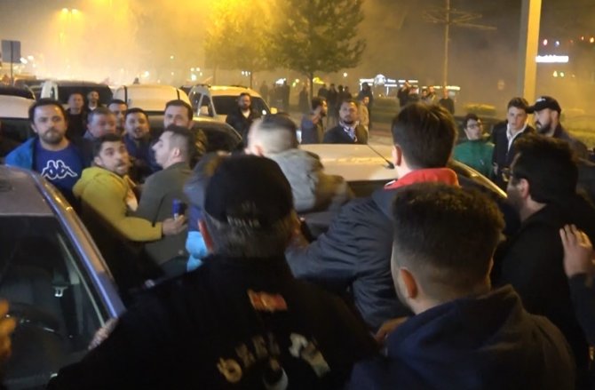 Kocaeli’de Trabzonspor’un Şampiyonluk Kutlamasında Gerginlik