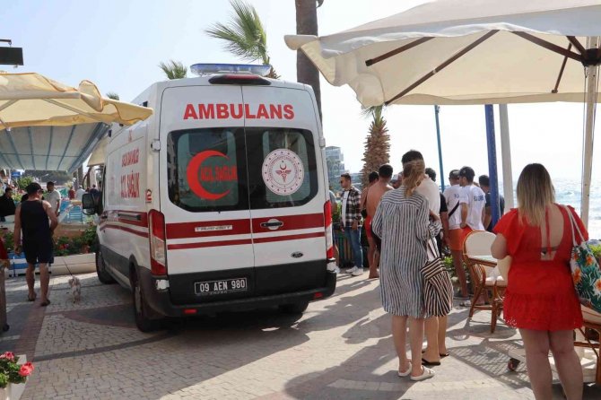 Serinlemek İçin Girdiği Denizde Boğulma Tehlikesi Geçirdi