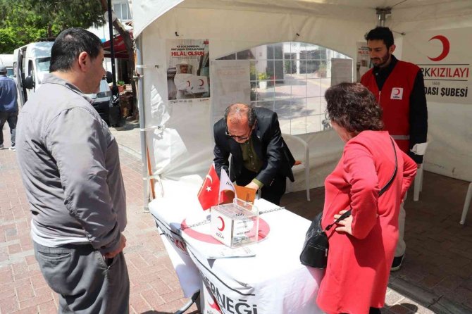 Kuşadası’nda "İ̇yilik Sensiz Olmaz" Kampanyası Yoğun İlgi Gördü
