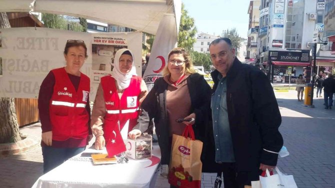 Kuşadası’nda "İ̇yilik Sensiz Olmaz" Kampanyası Yoğun İlgi Gördü