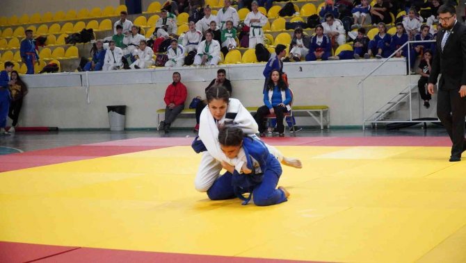 Manisa Yıldızlar Judo İ̇l Birinciliği Müsabakaları Sona Erdi