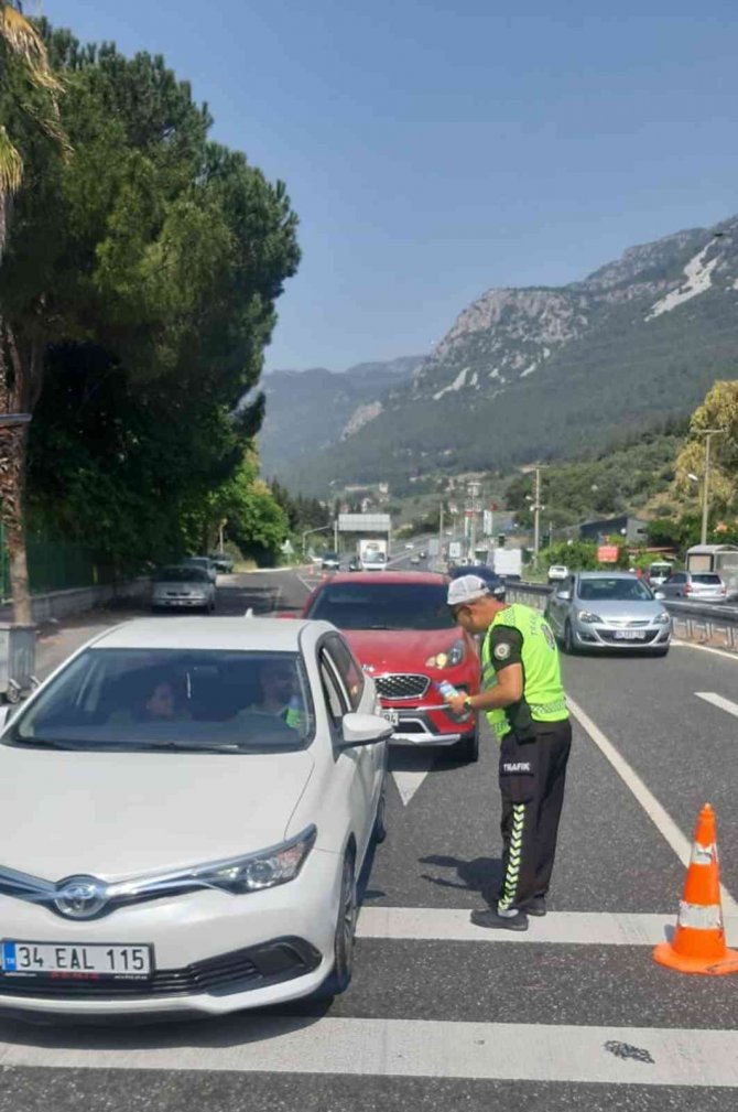 Muğla’da Tatilciler Hem Uyarıldı, Hem Broşür Dağıtıldı