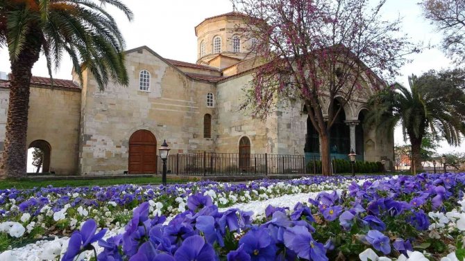 Trabzon’daki Ayasofya Camii Rengarenk