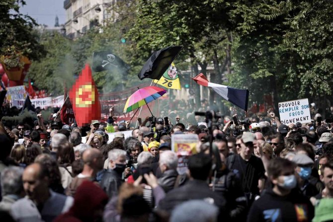 Paris’te Olaylı 1 Mayıs Kutlaması