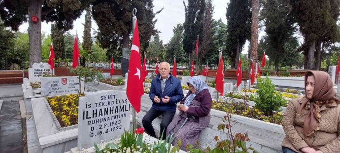 Şehitlerine Koştular