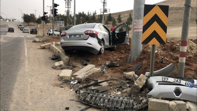 Yağmurda Kayganlaşan Yol Kazayı Beraberinde Getirdi: 3 Yaralı