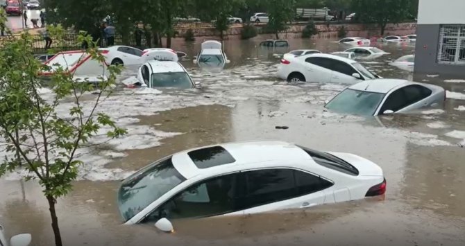 Adıyaman’da Sel: Onlarca Araç Sular Altında Kaldı