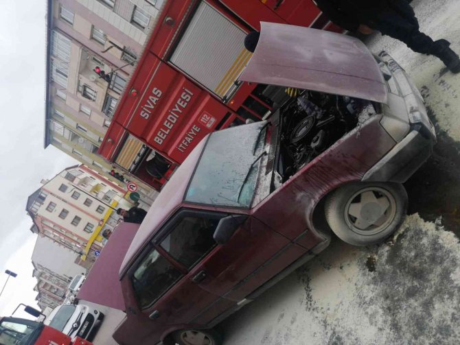 Yanan Otomobil Paniğe Neden Oldu