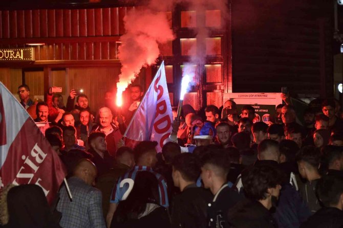 Trabzonspor’un 38 Yıl Sonra Gelen Şampiyonluğu Gümüşhane’de Coşkuyla Kutlandı