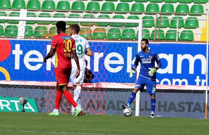 Spor Toto Süper Lig: A. Alanyaspor: 0 - Ö.k. Yeni Malatyaspor: 1 (İ̇lk Yarı)