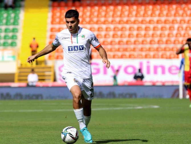 Spor Toto Süper Lig: A. Alanyaspor: 0 - Ö.k. Yeni Malatyaspor: 1 (İ̇lk Yarı)