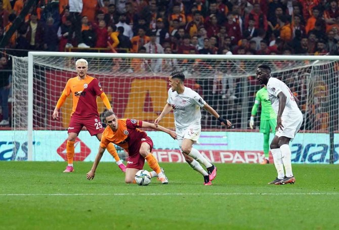 Spor Toto Süper Lig: Galatasaray: 1 - Dg Sivasspor: 1 (İ̇lk Yarı)
