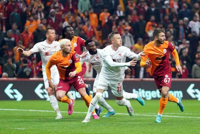 Spor Toto Süper Lig: Galatasaray: 2 - Dg Sivasspor: 3 (Maç Sonucu)