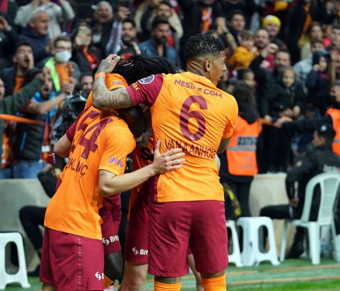 Spor Toto Süper Lig: Galatasaray: 1 - Sivasspor: 0 (Maç Devam Ediyor)