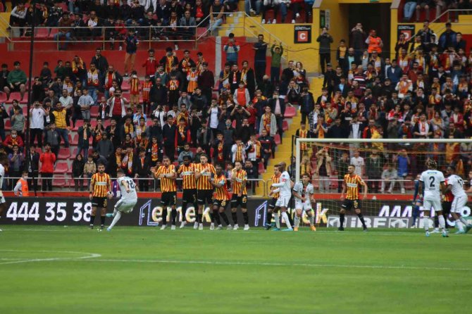 Spor Toto Süper Lig: Kayserispor: 0 - Beşiktaş: 0 (Maç Devam Ediyor)