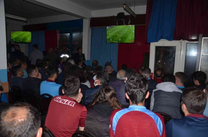Trabzonsporlu Taraftarların Ordu’da Şampiyonluk Coşkusu