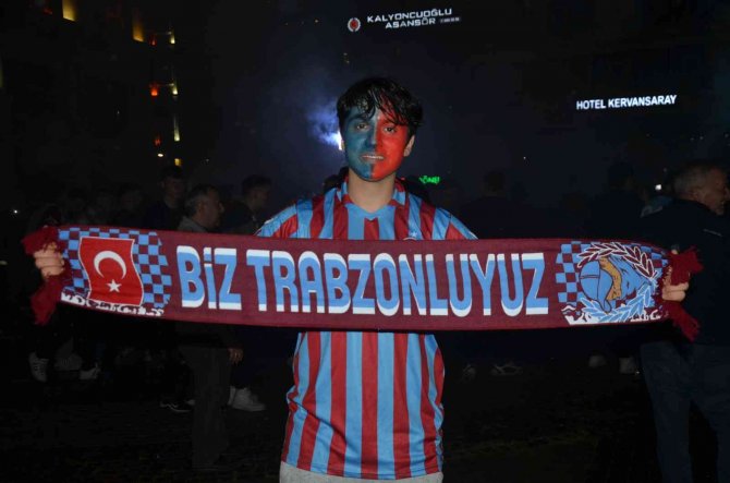 Trabzonsporlu Taraftarların Ordu’da Şampiyonluk Coşkusu