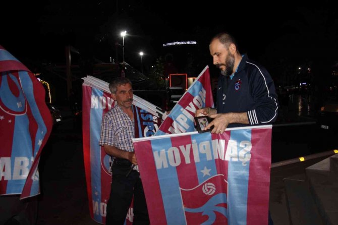 Trabzonspor’un Şampiyonluğu Aydın’da Doyasıya Kutlandı